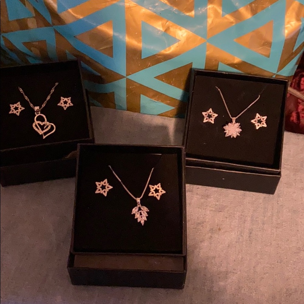Jewelry bundle - Picture 2 of 3